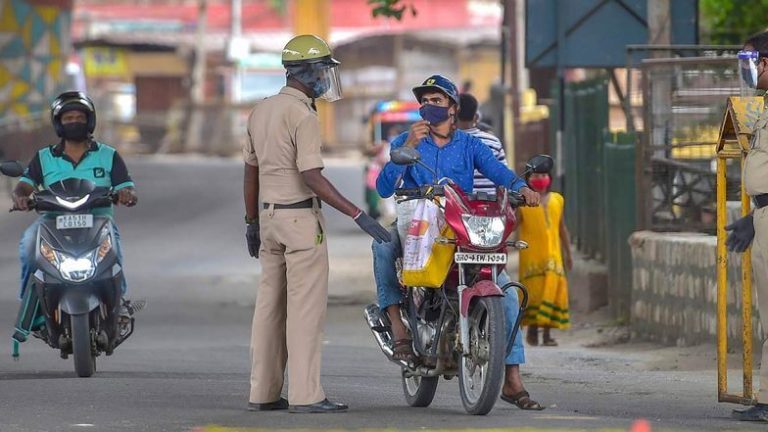 Karnataka: Riding without helmet will cost to 3 month DL suspension