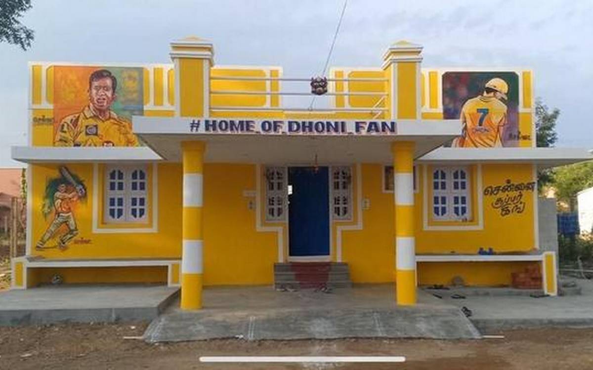 IPL2020: Die-Hard MSDhoni Fan Paint his House yellow to Pay tribute CSK Captain