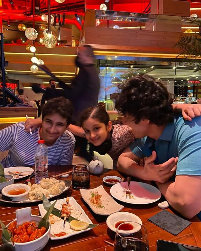 Superstar Mahesh Babu posts a cute family picture