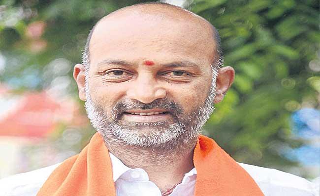 Hours before GHMC polling, attack on Telangana BJP chief’s car