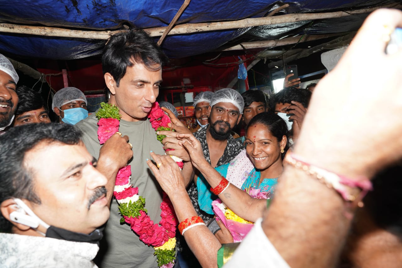 Sonu Sood surprises road-side food stall owner in Hyderabad