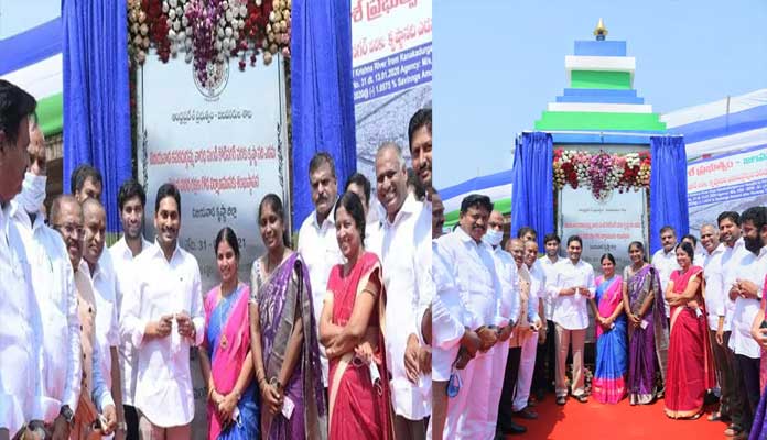 Andhra CM Lays Foundation Stone for 1.5 km wall