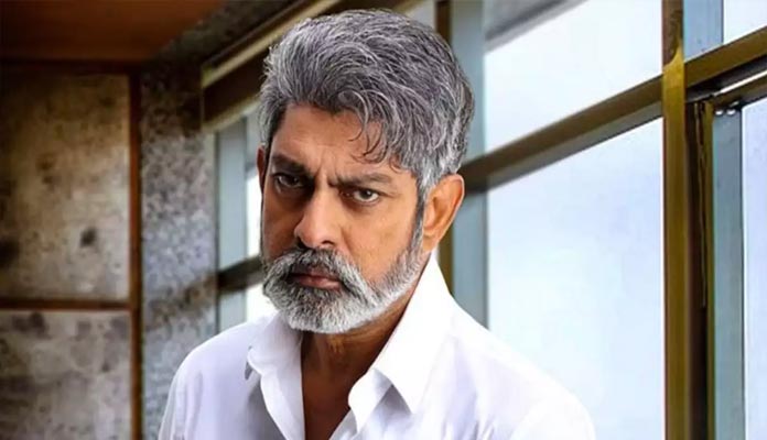 Jagapathi Babu to fight Akshay Kumar