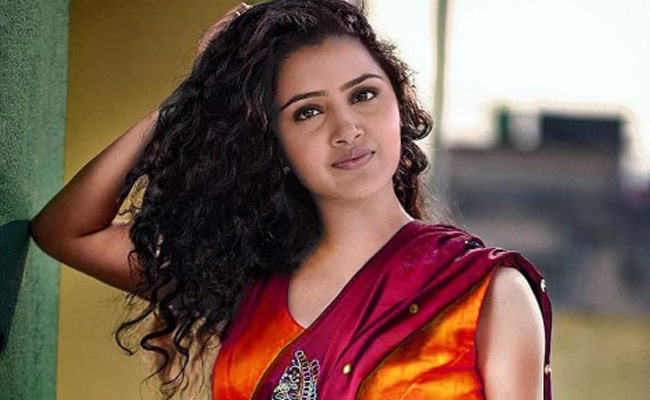 Anupama Parameswaran’s Five Liplocks To Heat Up Hero?