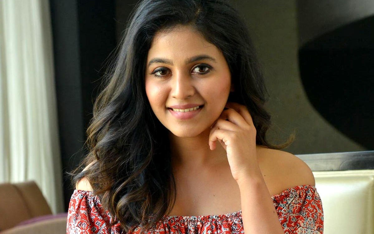 Actress Anjali Opens Up In Kissing Scenes