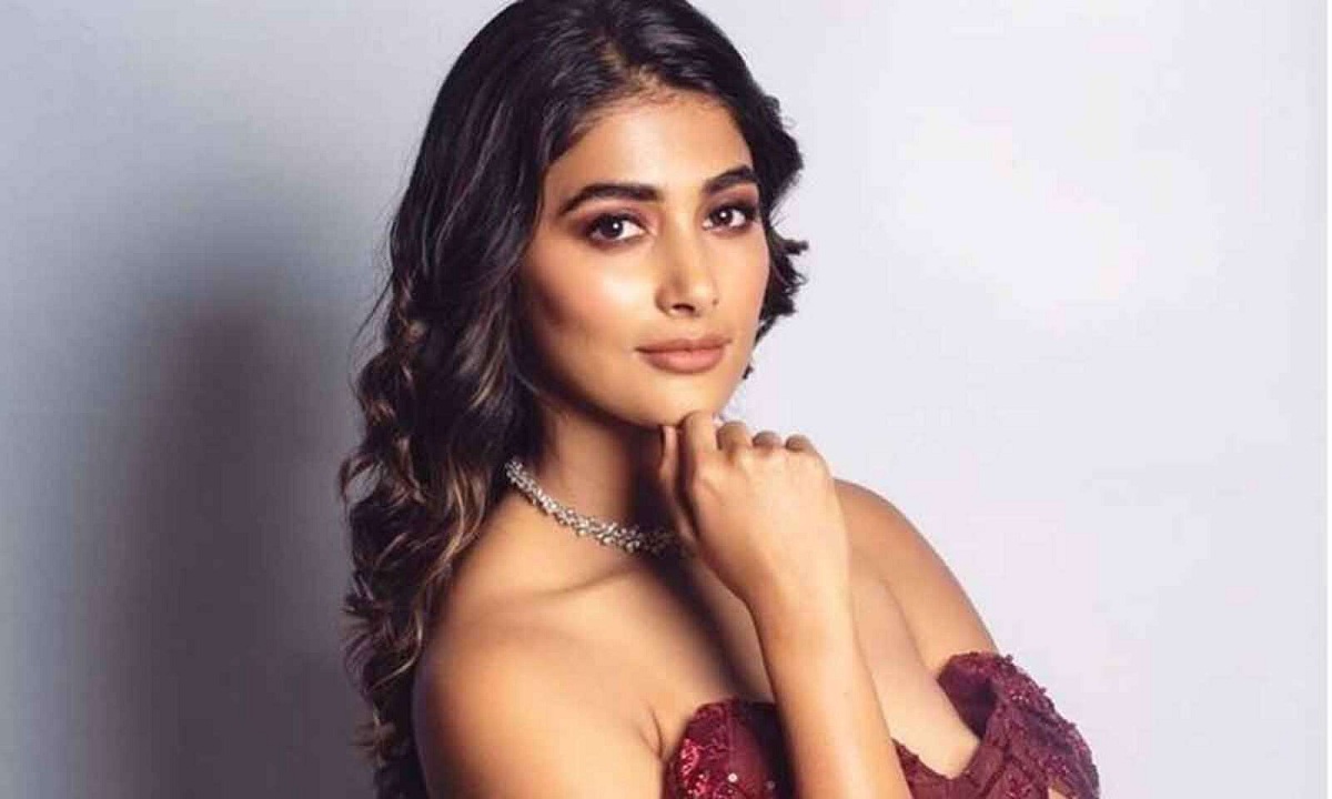Pooja Hegde Received Undue Favors From The Producer?