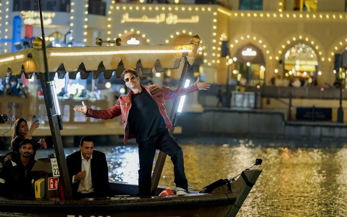 Dunki Fever Takes Over Dubai! Trailer Of SRK Starrer Dunki Illuminates Burj Khalifa